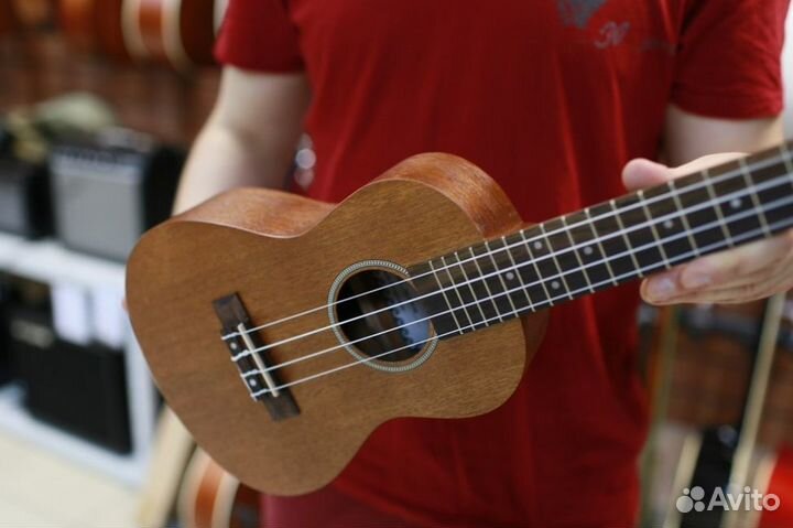 Укулеле концертная Kaimana + Аксессуары