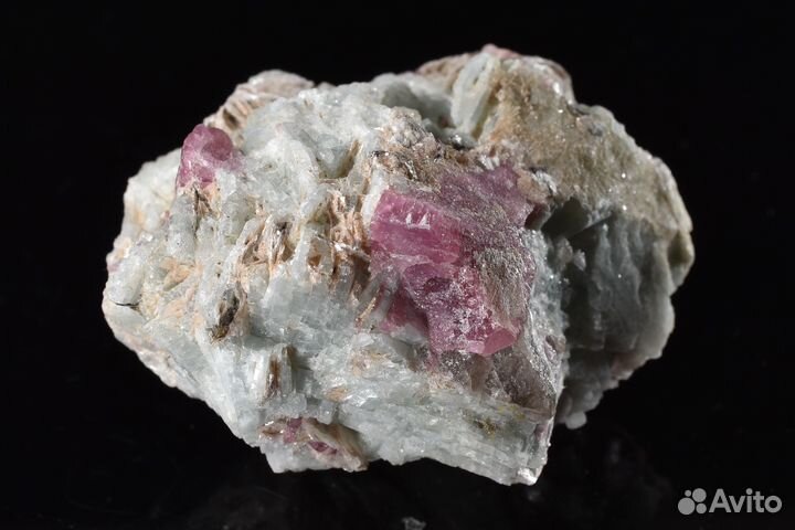 Турмалин(рубеллит),клевеландит,лепидолит. Лот №509