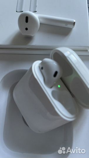 Наушники AirPods