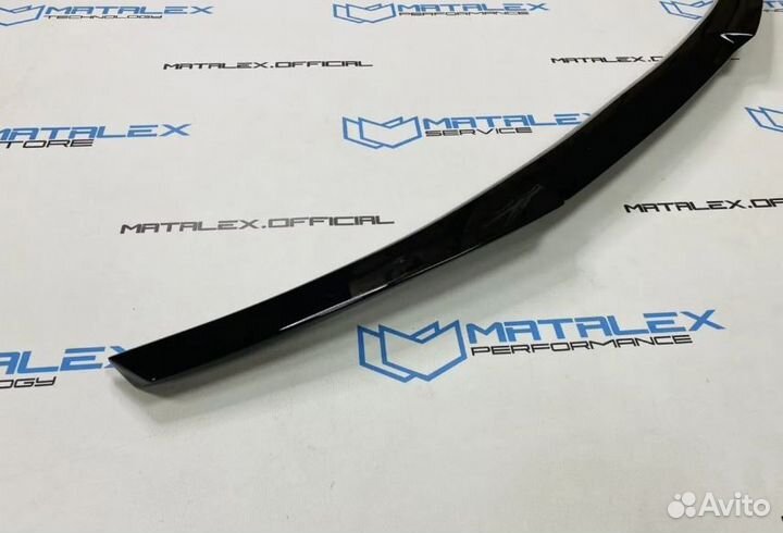 Спойлер BMW G30, M4 стиль, черный глянец