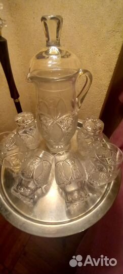 Хрустальный кувшин и фужеры