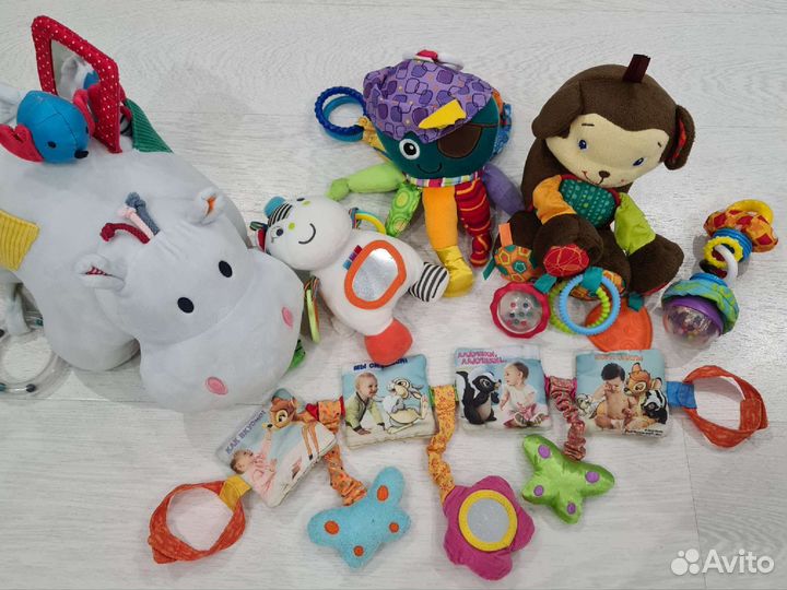 Игрушки пакетом для малыша lamaze