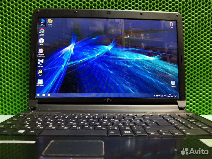 Ноутбук Fujitsu AH530 Intel Core i3 2GB 128GB