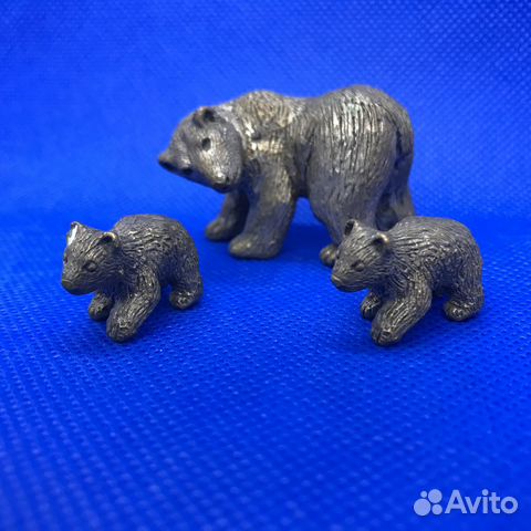 Фигурка из бронзы Медведи