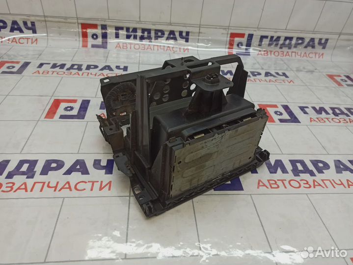 Подстаканник передний Volkswagen Golf (Mk4) 1J0858601D