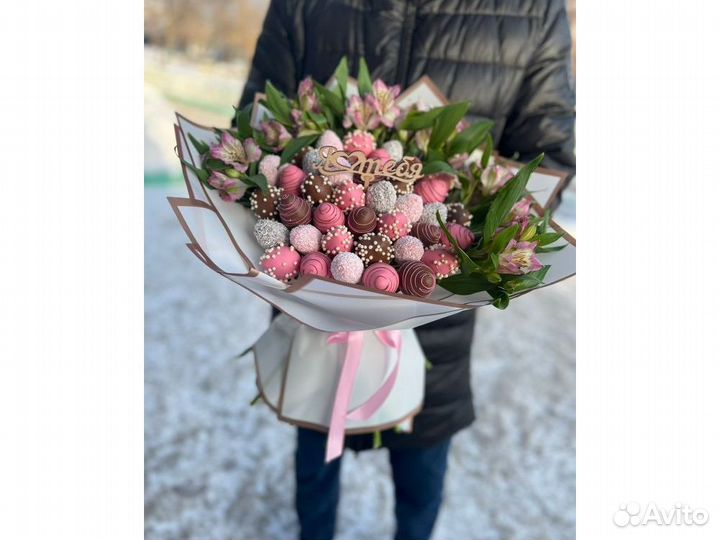 Подарочная коробка клубники в шоколаде KLN-4102