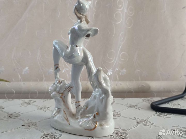 Статуэтка фарфоровая Женщина кошка СССР