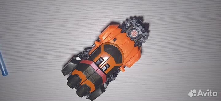 Робот из трансформеров вместе с миниконом, ориг
