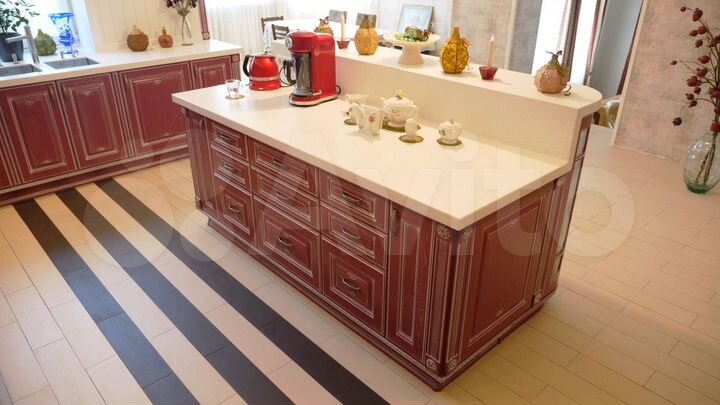 Дом 686 м² на участке 5,1 сот.