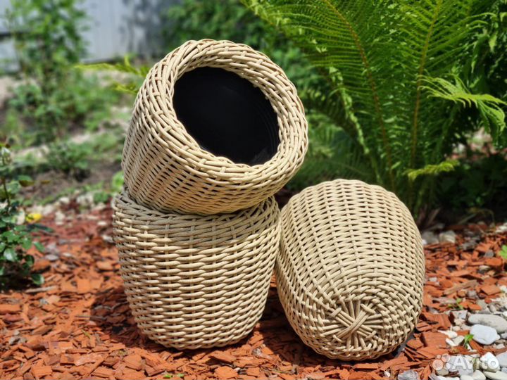Кашпо из искусственного ротанга