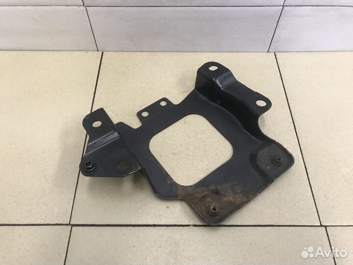 Крепление аккумулятора S40 2004-2012