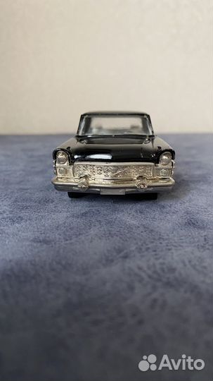 Модель автомобиля газ 13 Чайка