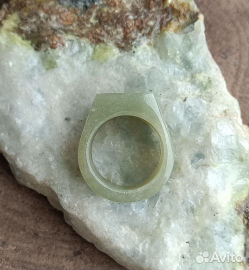 Кольцо печатка нефрит