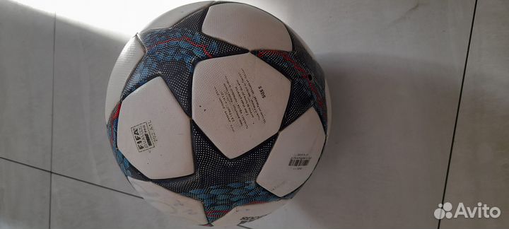 Футбольный мяч adidas лига чемпионов