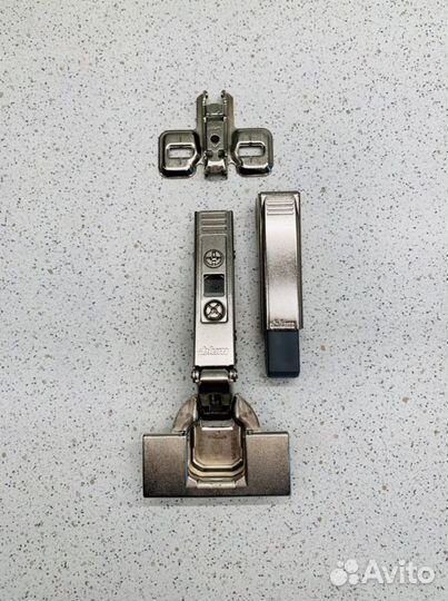 Плавно закрывающиеся петли Blum оригинал