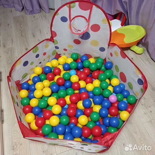 Сухой бассейн с шариками