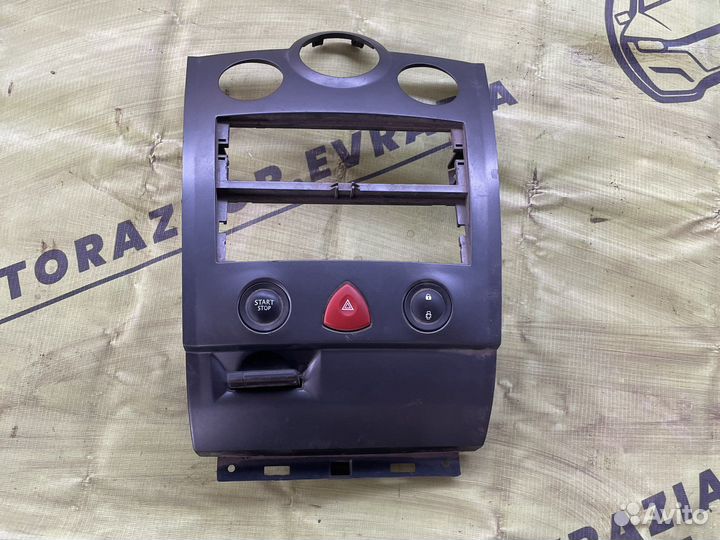 Накладка декоративная на торпедо Renault Megane 2