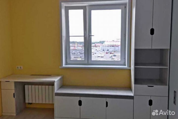 Рабочая зона в углу у окна