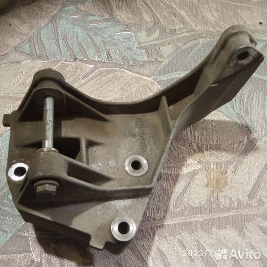 Кронштейн на генератор калина2 гранта