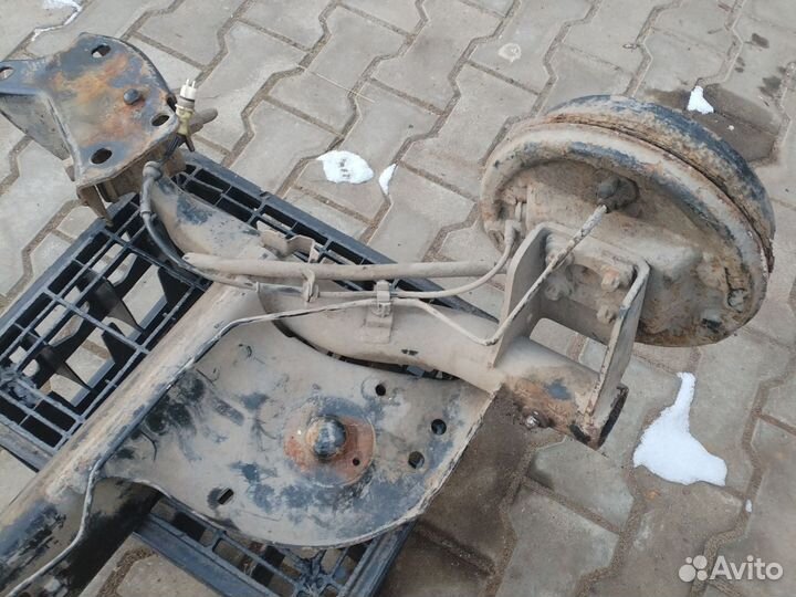 Задняя балка Рено логан