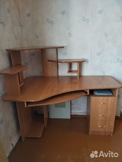 Компьютерный стол