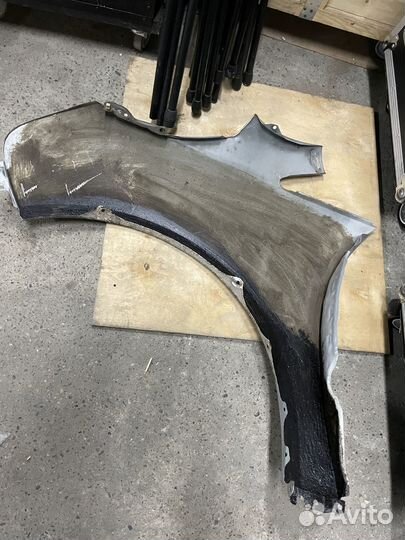 Передние крылья Mitsubishi Grandis