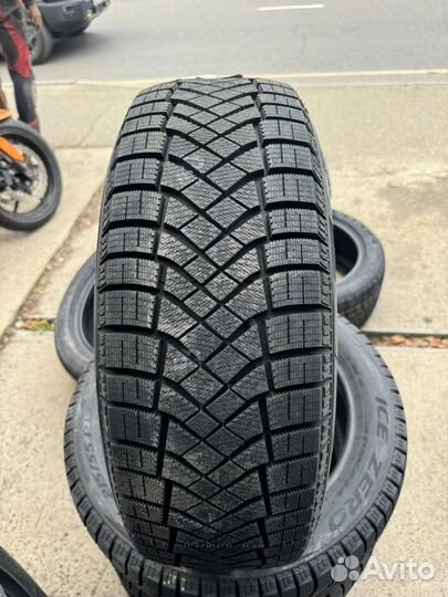 Pirelli Ice Zero FR 215/55 R18