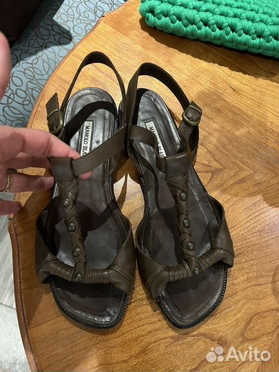 Manolo blahnik 40.5