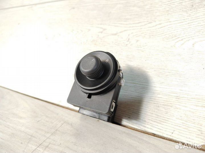 Переключатель регулировки зеркал Opel Astra J