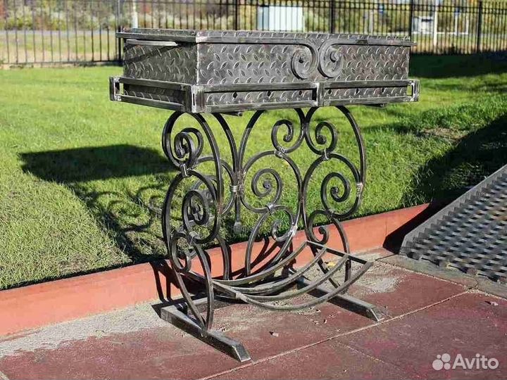 Мангал с крышей