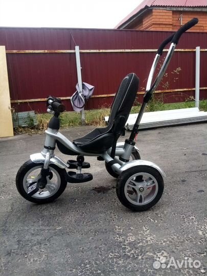 Трехколесный велосипед с ручкой