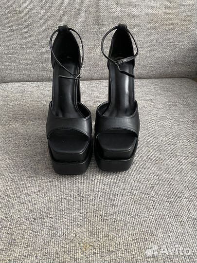 Босоножки женские