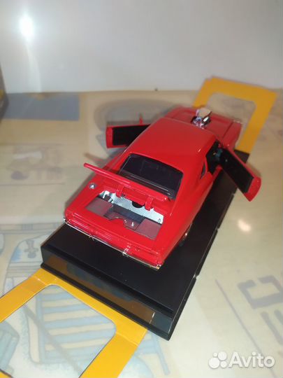 Машинка Dodge Charger 1970 1:32