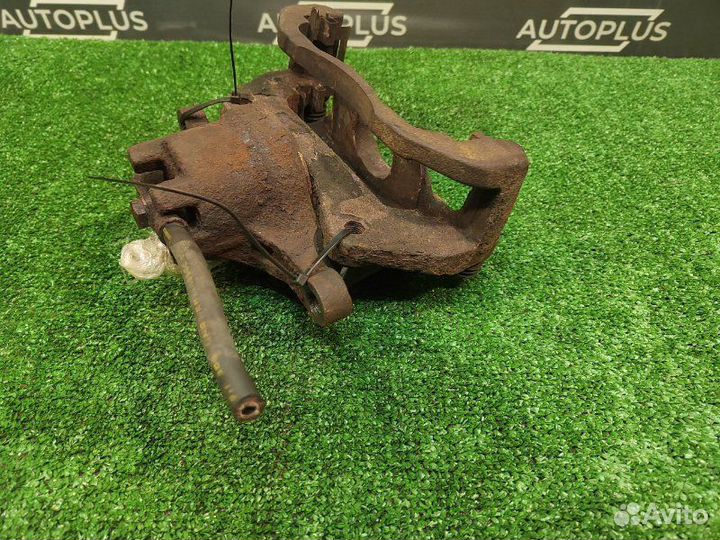 Суппорт передний левый Mitsubishi Lancer X седан