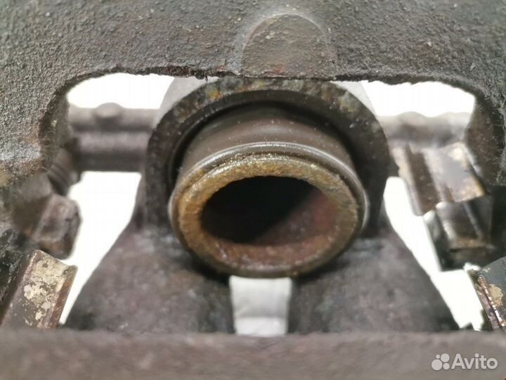 Суппорт задний правый для Toyota Corolla Verso