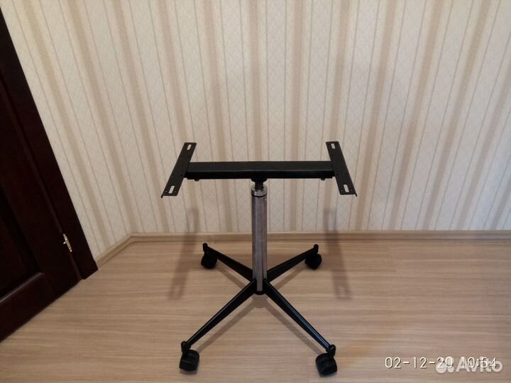 Подставка под телевизор и полка для книг