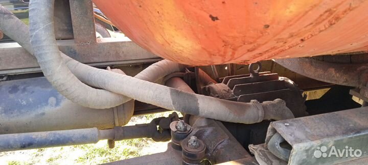 Продам Ёмкость 10 куб, компрессор