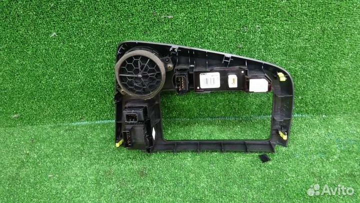 Рамка магнитофона Toyota Voltz ZZE137 2ZZ-GE