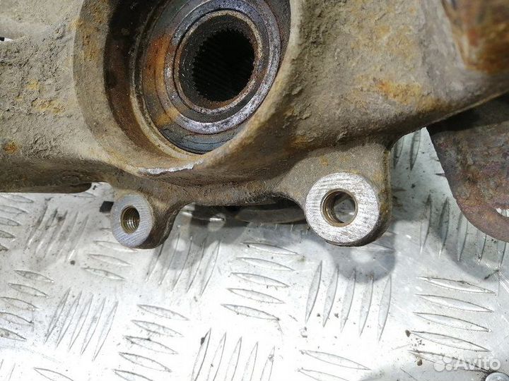 Кулак поворотный передний левый Passat B5