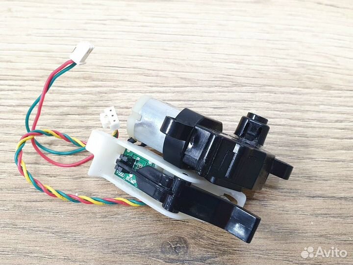 Мотор боковой щетки R для роботов пылесосов Tefal