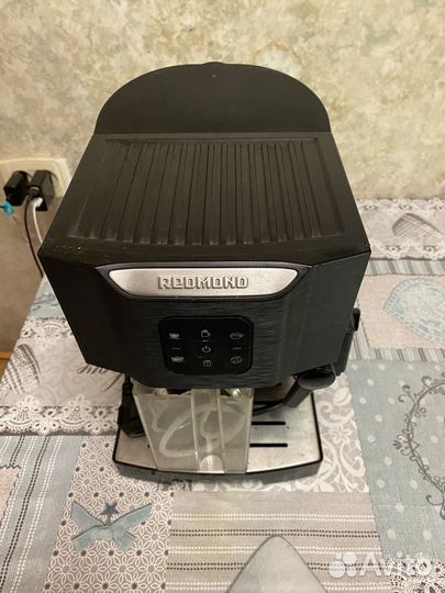 Кофеварка рожковая redmond RCM-1512