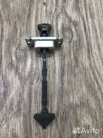 Ограничитель двери передний левый Mazda 3 хетчбэк