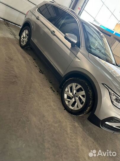 Volkswagen Tiguan 1.4 AMT, 2021, 30 000 км