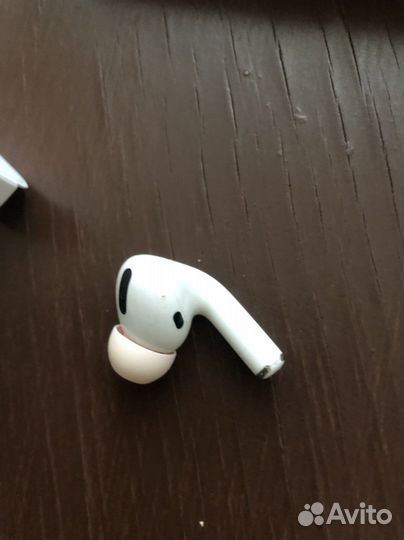 Airpods pro правый наушник и кейс оригинал