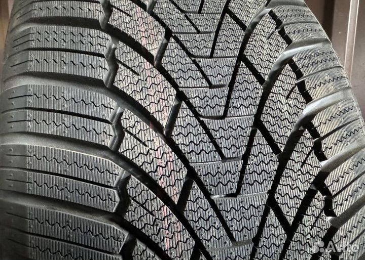 Sonix WinterXPro 888 225/40 R19 93V