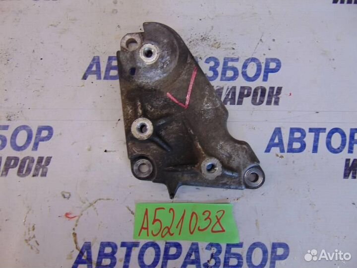 Кронштейн ролика-натяжителя руч. ремня для Infinit