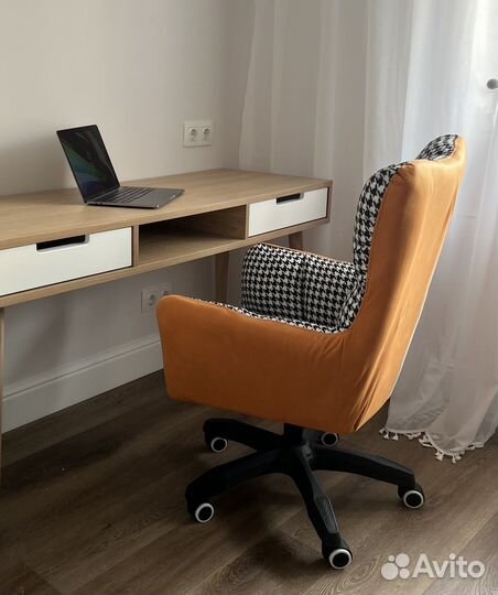 Интерьерный компьютерный стул