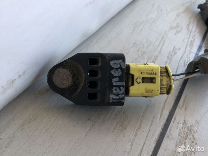 Lexus LX570 Датчик удара передний