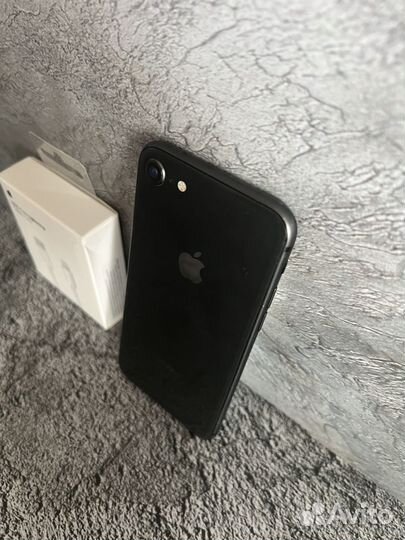 iPhone 8, 64 ГБ