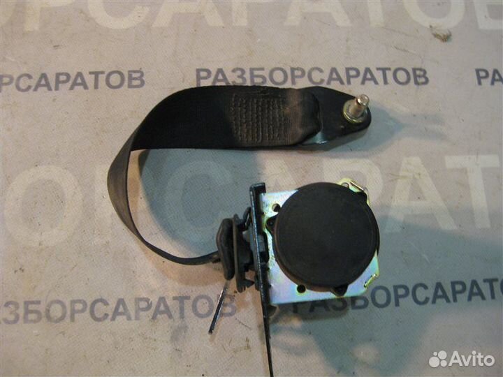 Ремень безопасности задний Nissan Primera P12